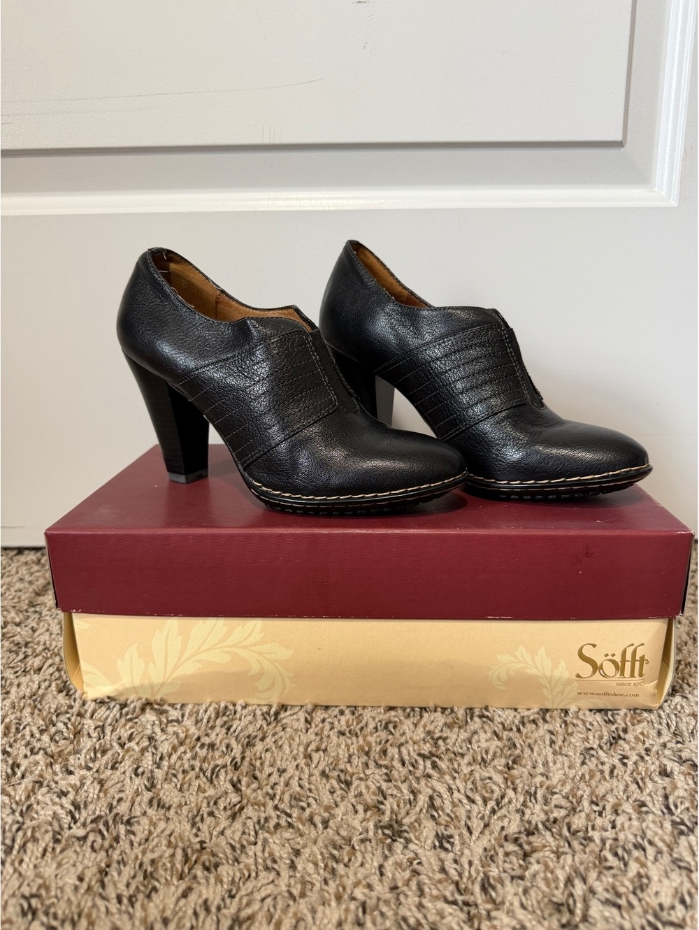 Söfft Black Leather Y2K Vintage Witchy Fall Casual Slip-On Heeled Shoes Size 6